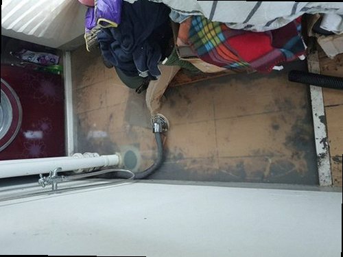 중원구 은행동 하수구막힘 배수구 주변의 물 고임과 오염 상태를 확인하는 현장